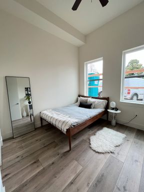 Listing photo thumbnail