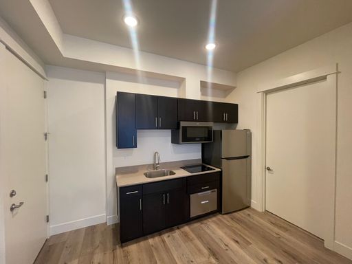 Burnie (1 & 2) - 5980 E Burnside St. - 1303, Portland, OR 97215