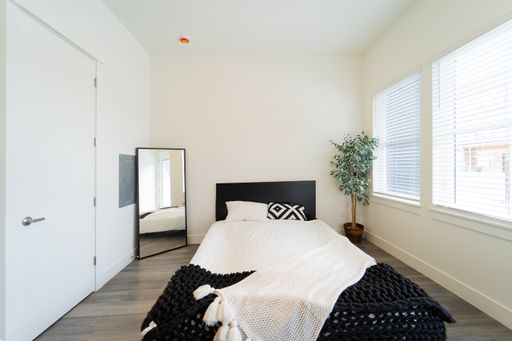 Listing photo thumbnail