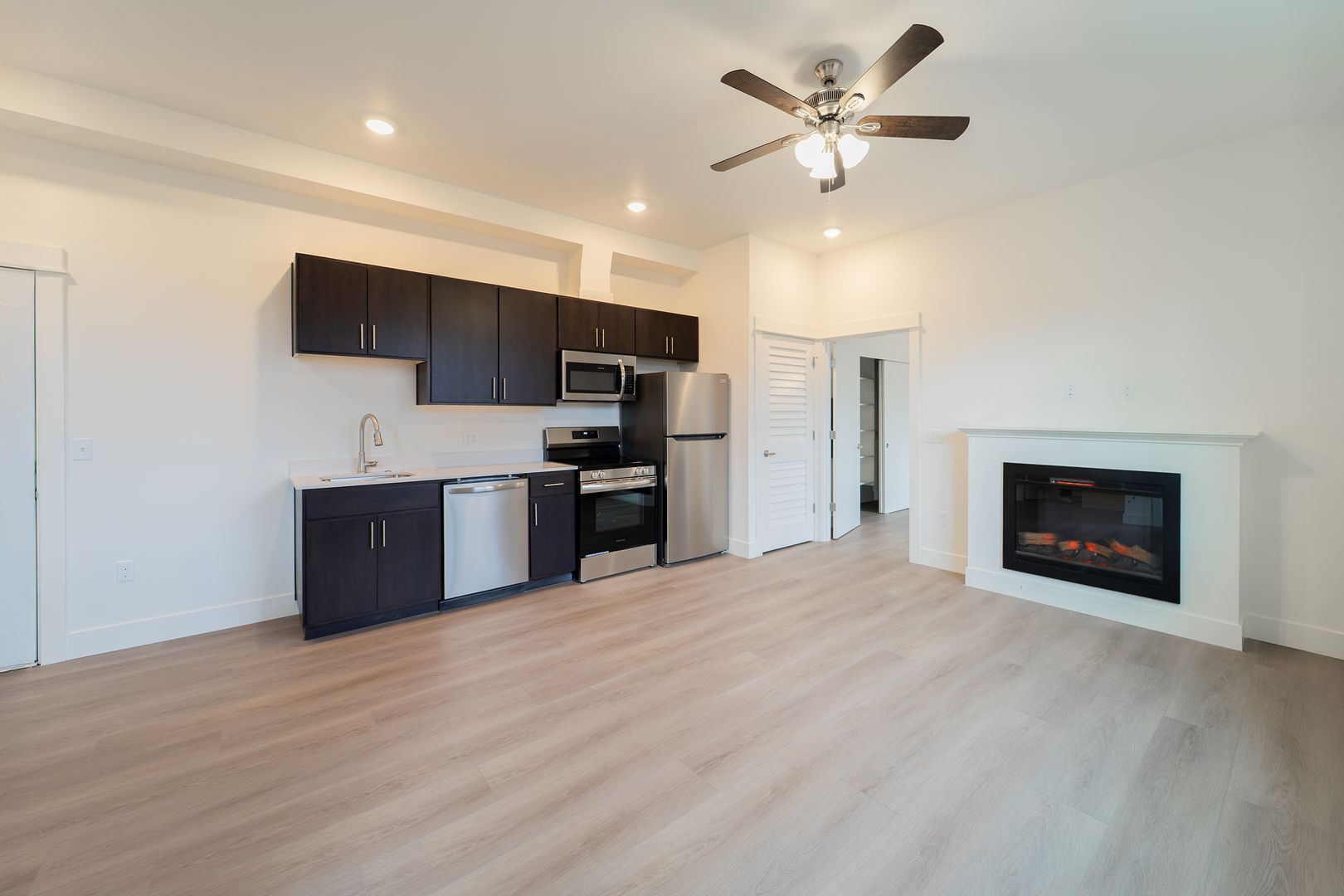 Milwaukie Apartment: 1600 SE Lava Dr.