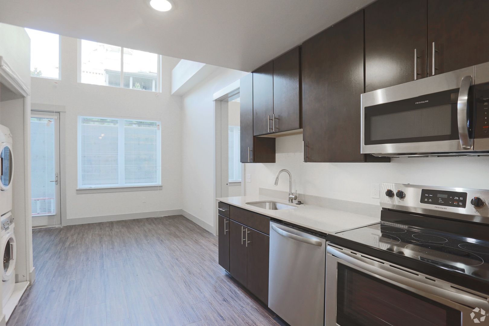 Portland Apartment: 1616 NW Everett