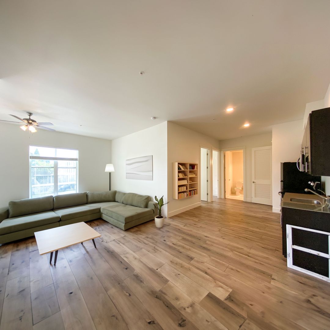 Vancouver Apartment: 1655 C St.