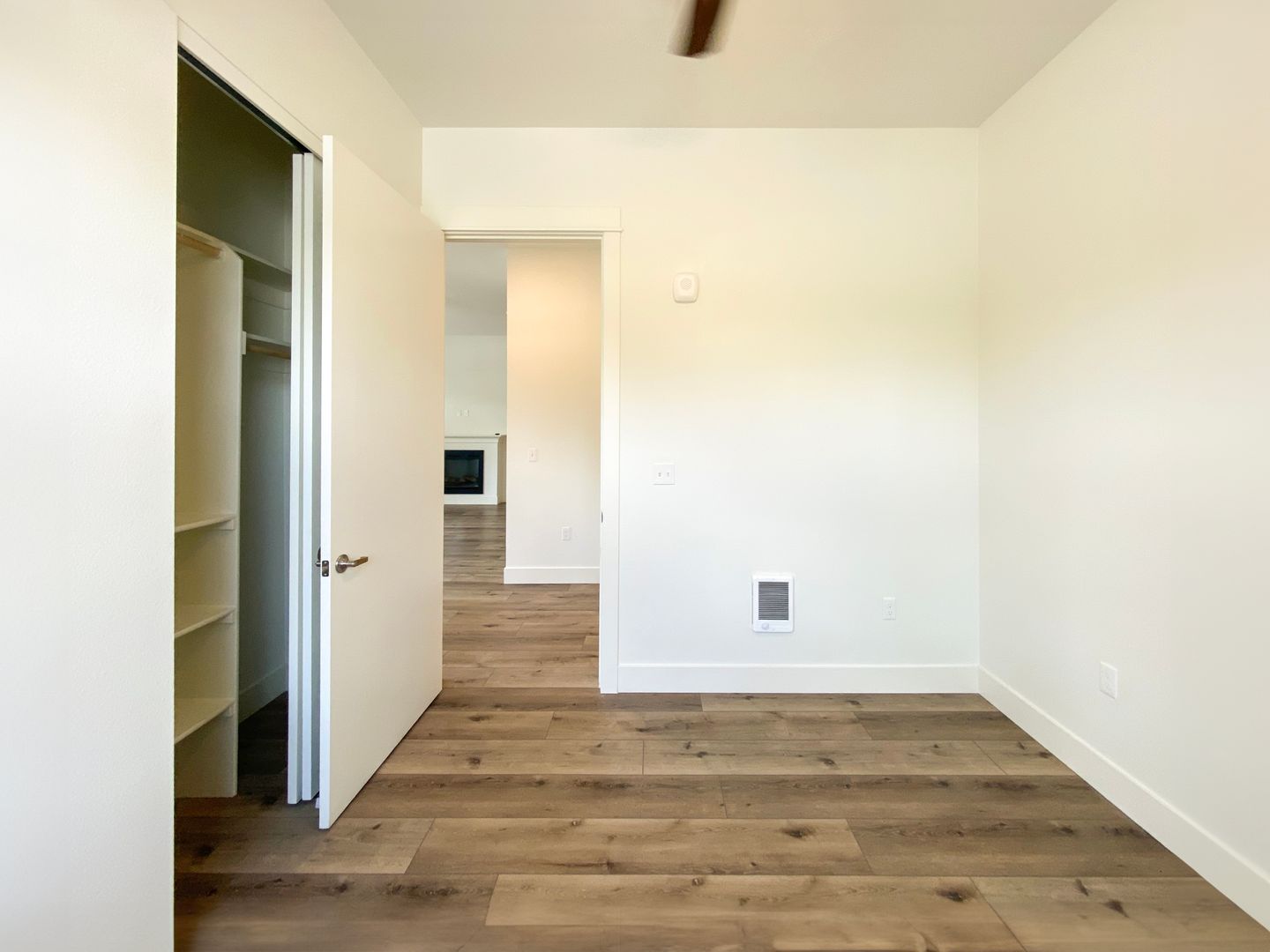 Rosa B (VW10B) 13 of 29