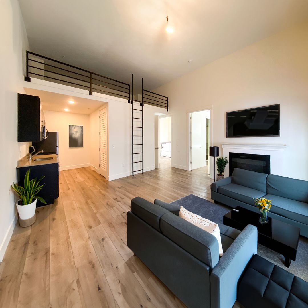 Vancouver Apartment: 1655 C St.