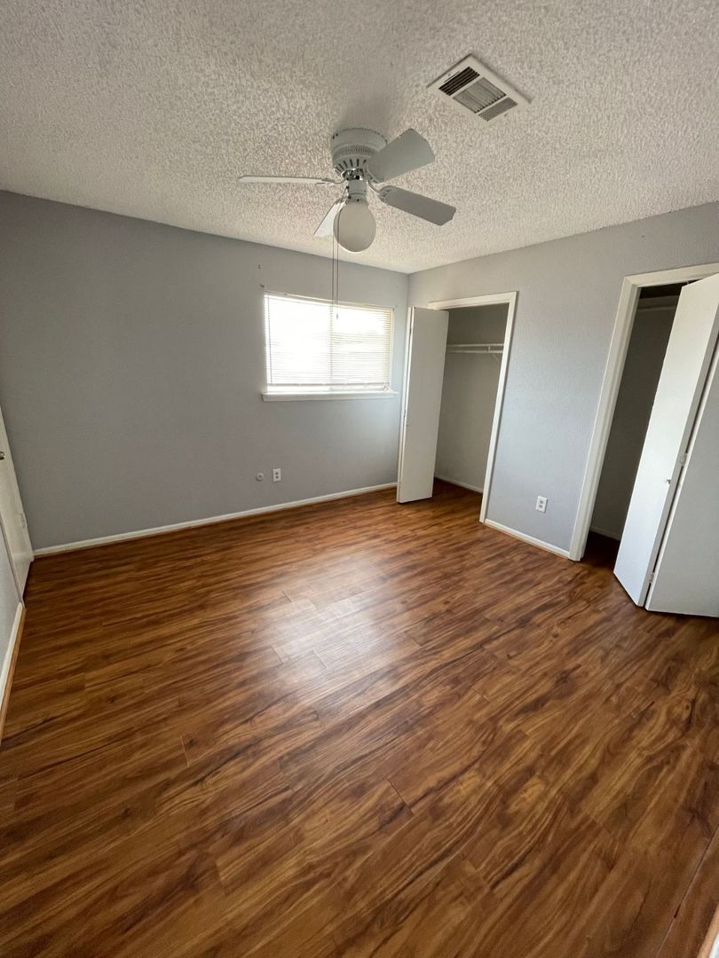 Bridge City Apartment: 200 Bower Dr