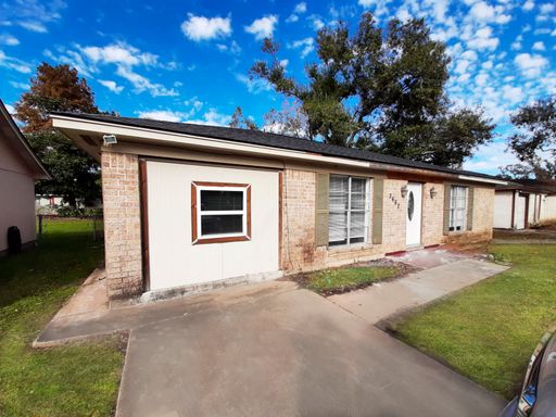 New Lower Price! Spacious 3-Bedroom Home in Orange – Only $1,250/Month – photo 1