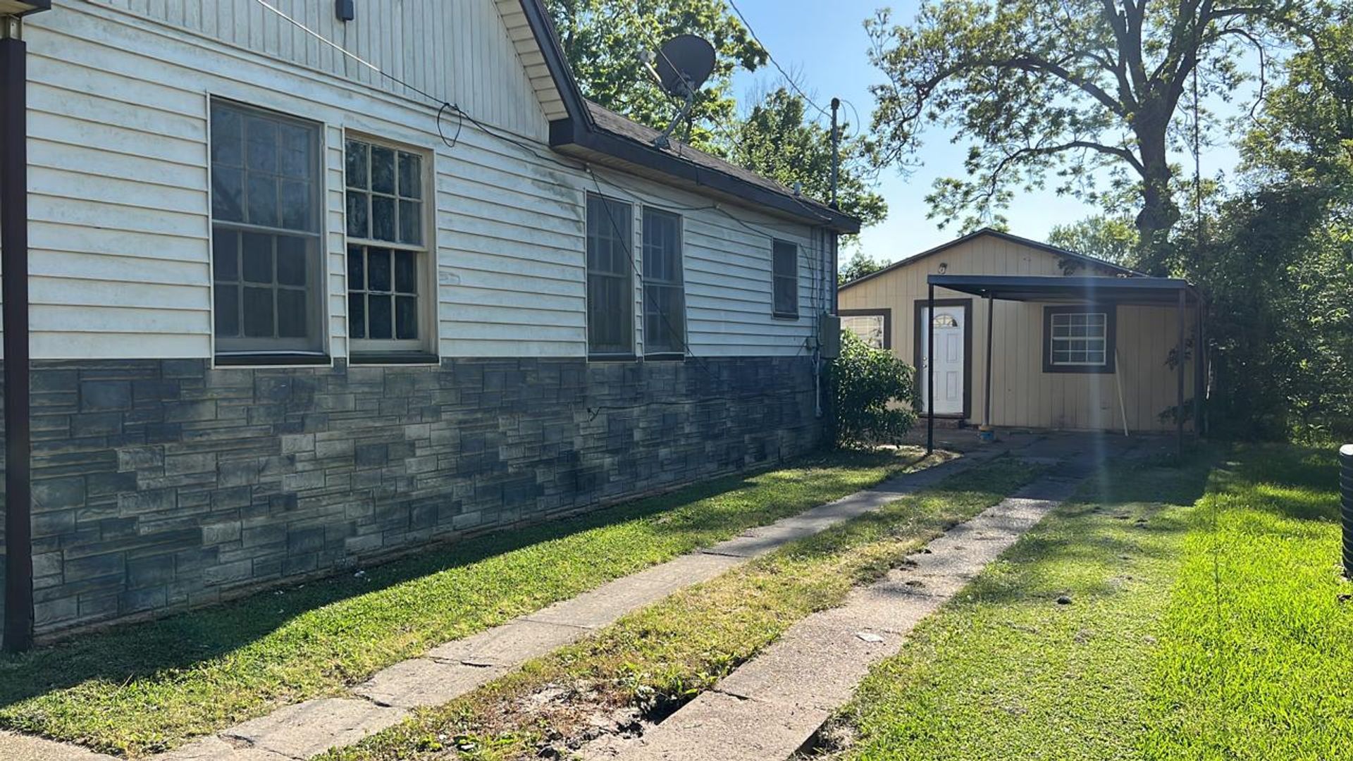 Beaumont House: 3220 Shannon Ave