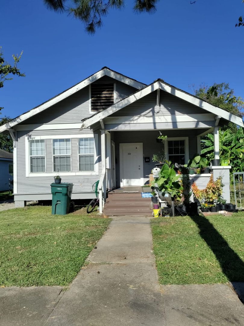Beaumont Apartment: 1545 Ave B 1545 Ave B - A   DW