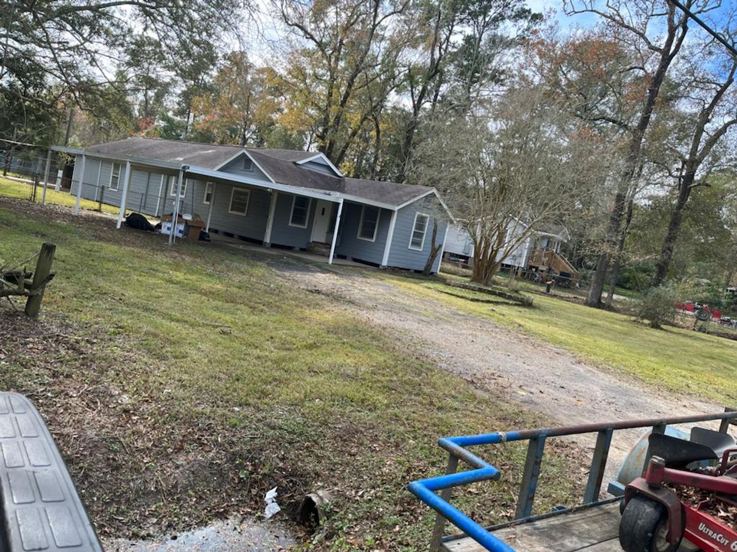 Vidor House: 355 W Bolivar St