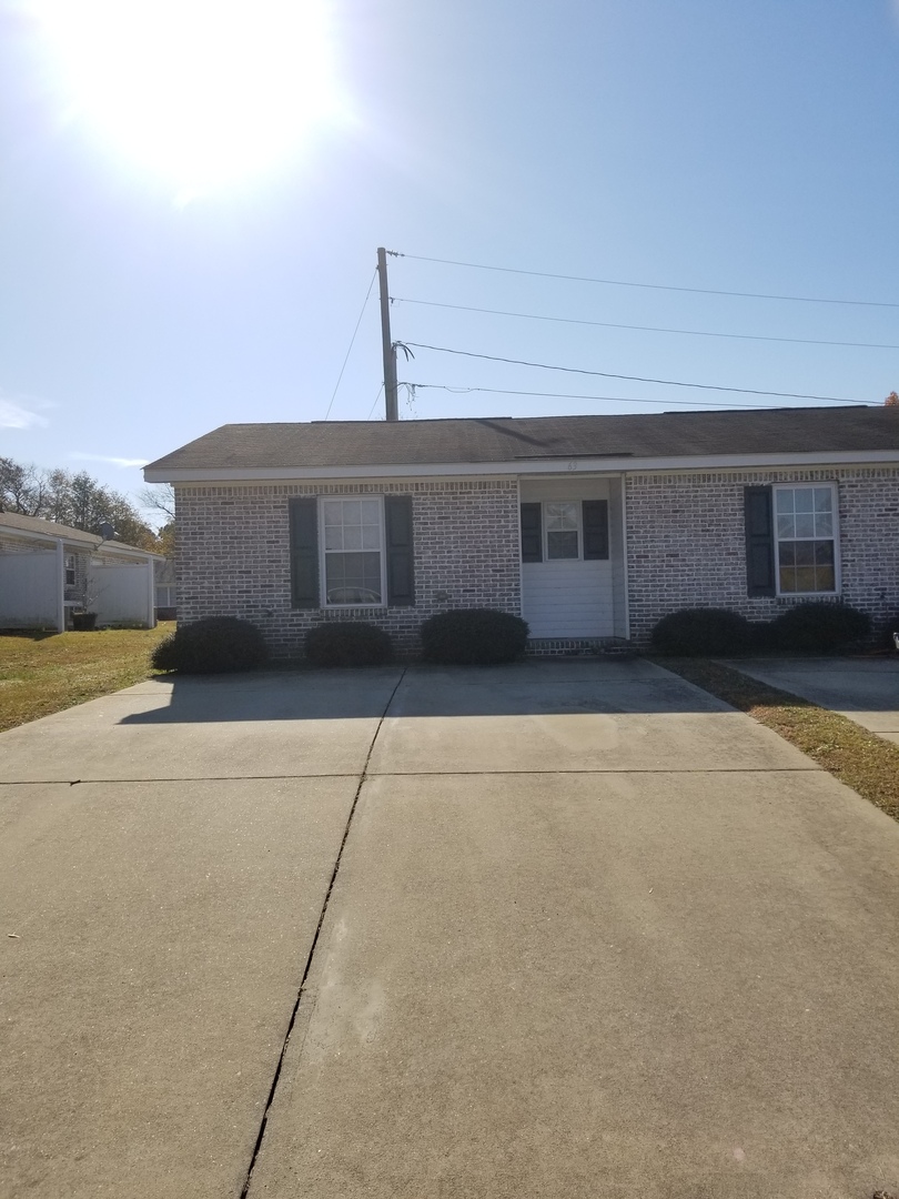 Benson House: 63 Coats Cir