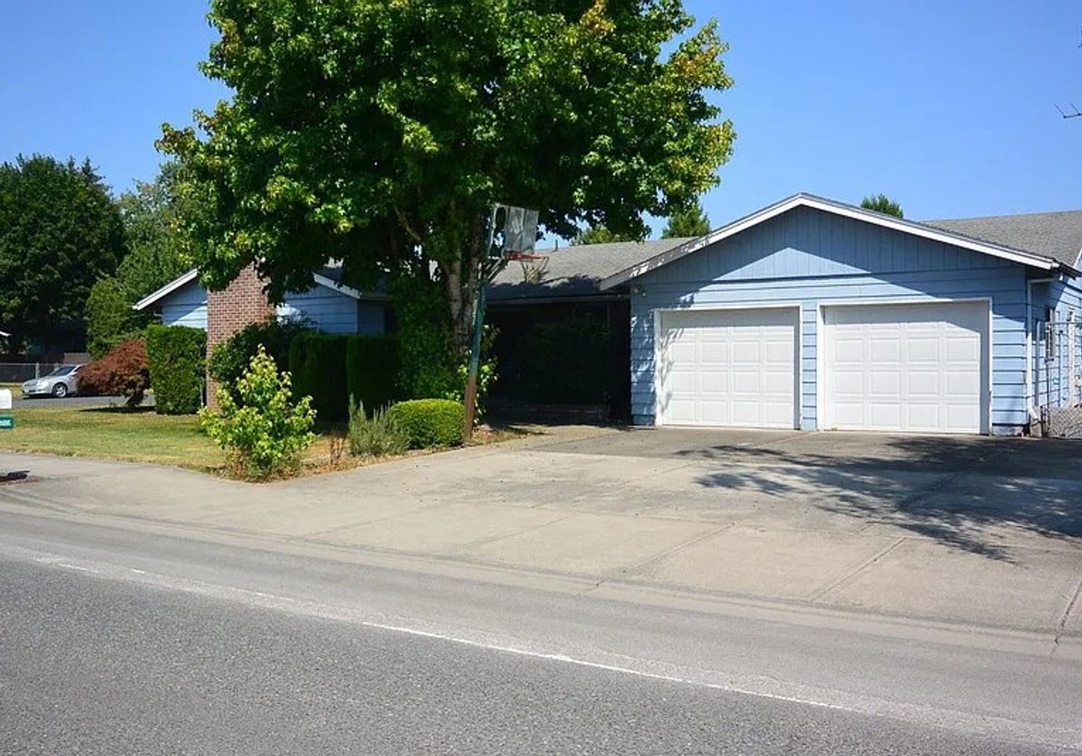 Battle Ground House: 1105 N Parkway Ave
