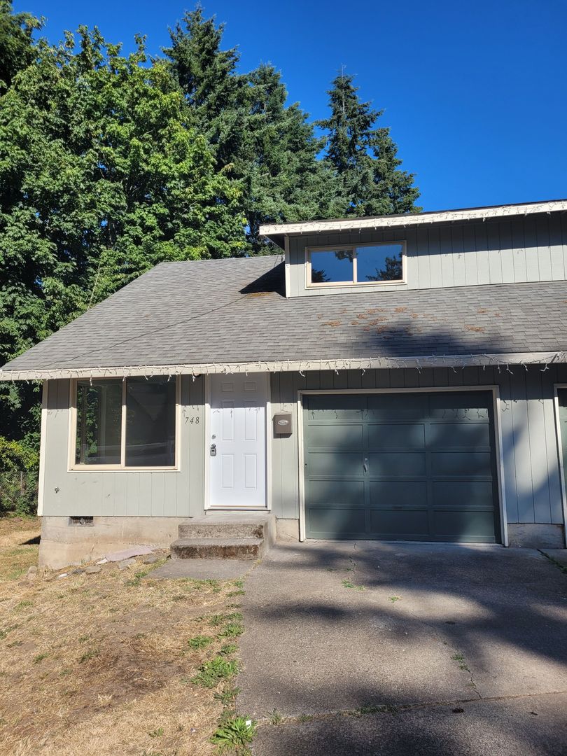 Kelso House: 748 N 12th Ave