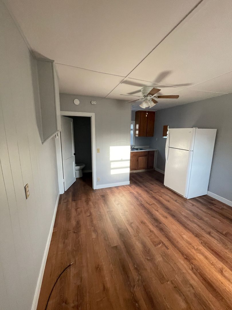 Bingen Apartment: 310 W Franklin Street
