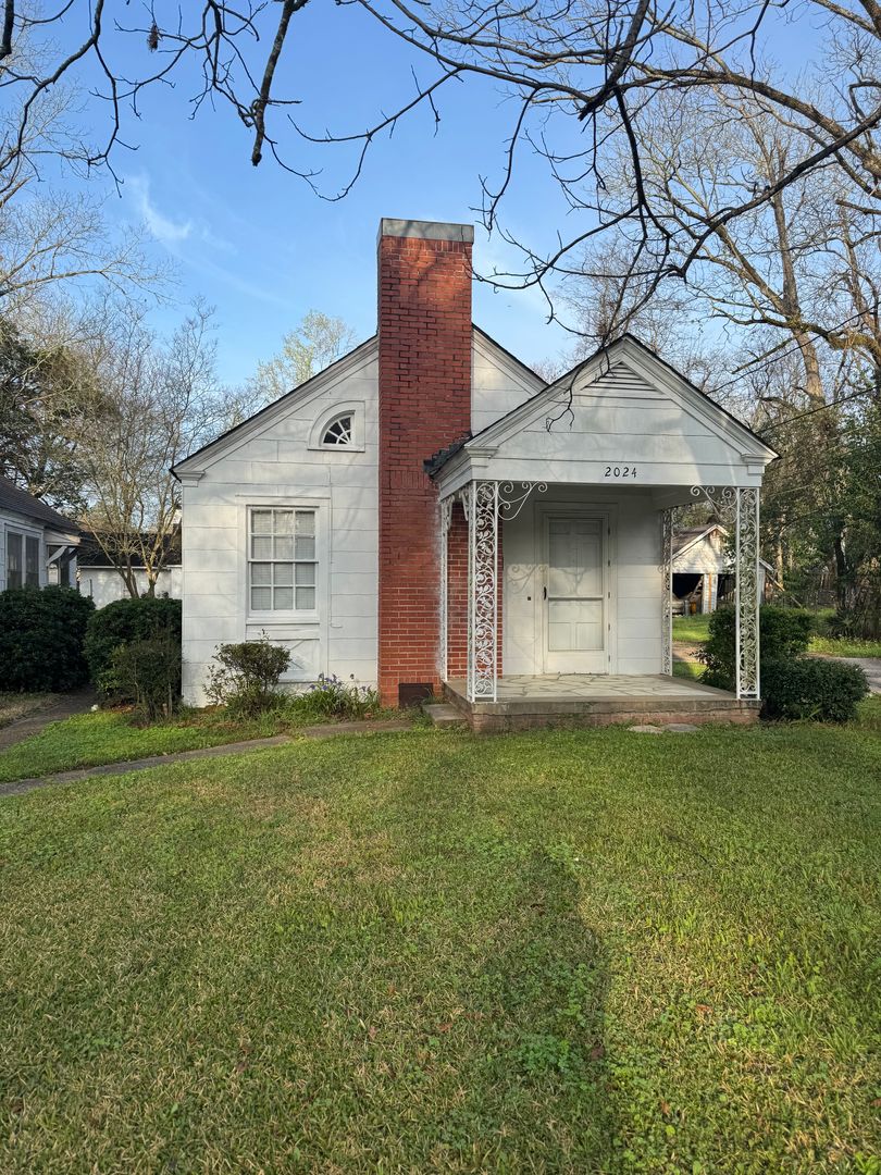 Montgomery House: 2024 Ridge Ave