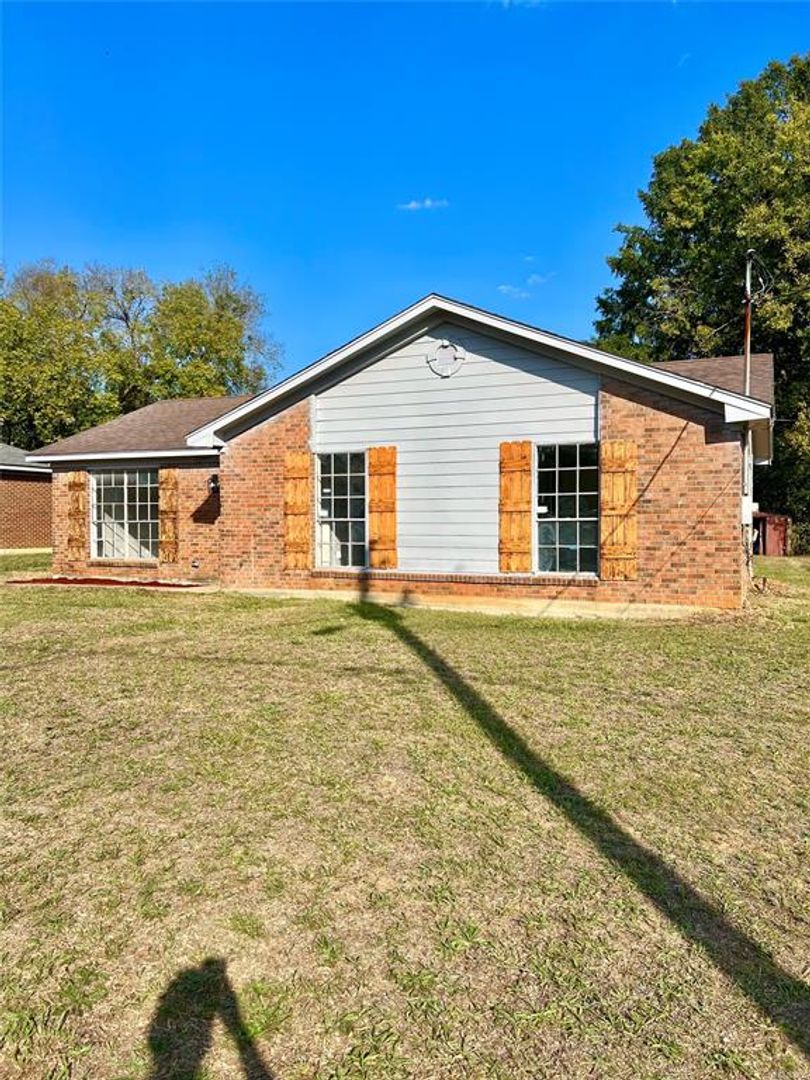 Montgomery House: 4343 Danville Street