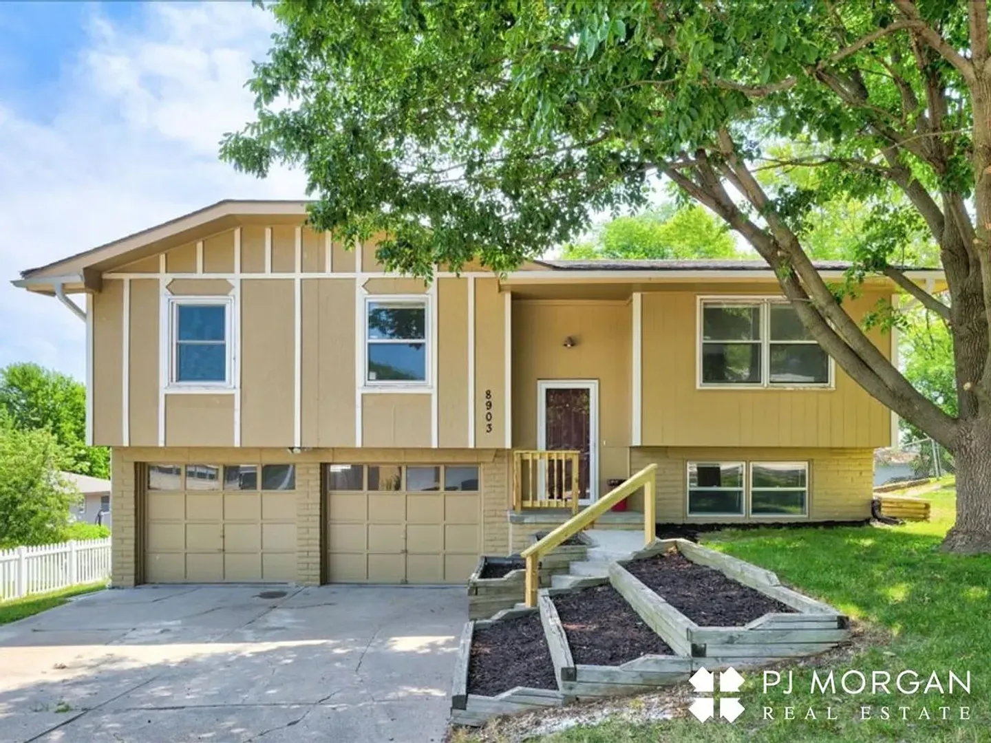 Bellevue House: 8903 Florence Dr