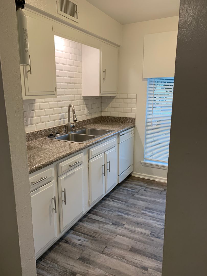 Pantego Apartment: 3206 Green Tee Drive