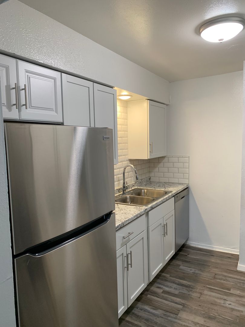 Pantego Apartment: 3206 Green Tee Drive