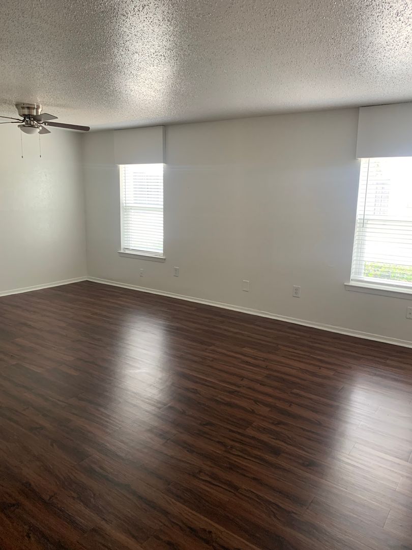 Pantego Apartment: 3206 Green Tee Drive