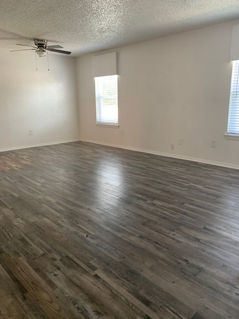 Pantego Apartment: 3206 Green Tee Drive