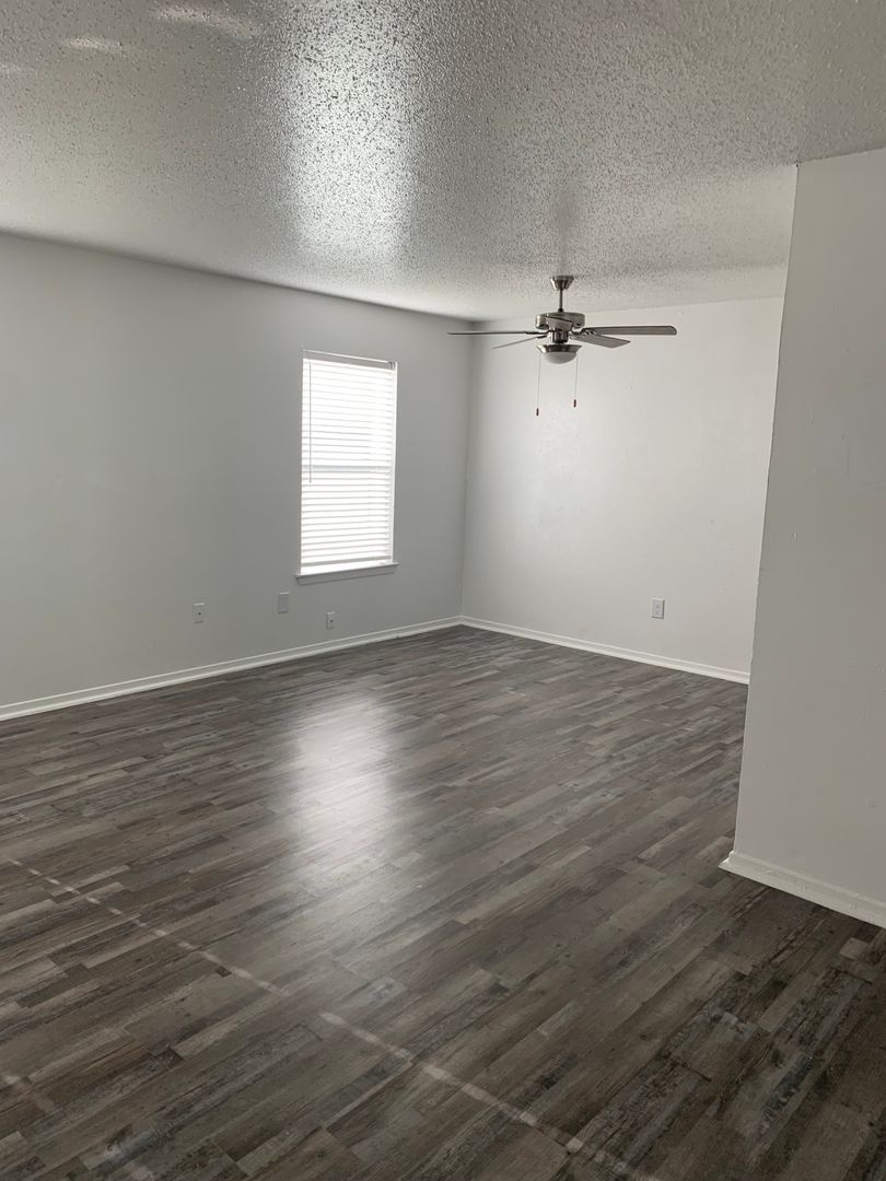 Pantego Apartment: 3206 Green Tee Drive