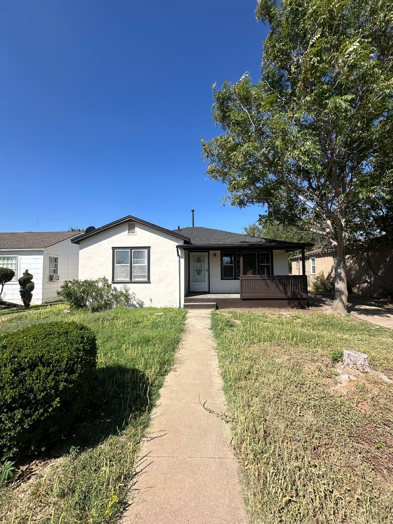 Clovis House: 2208 Axtell St.