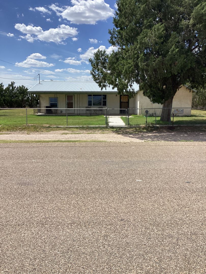 Portales House: 1520 Industrial