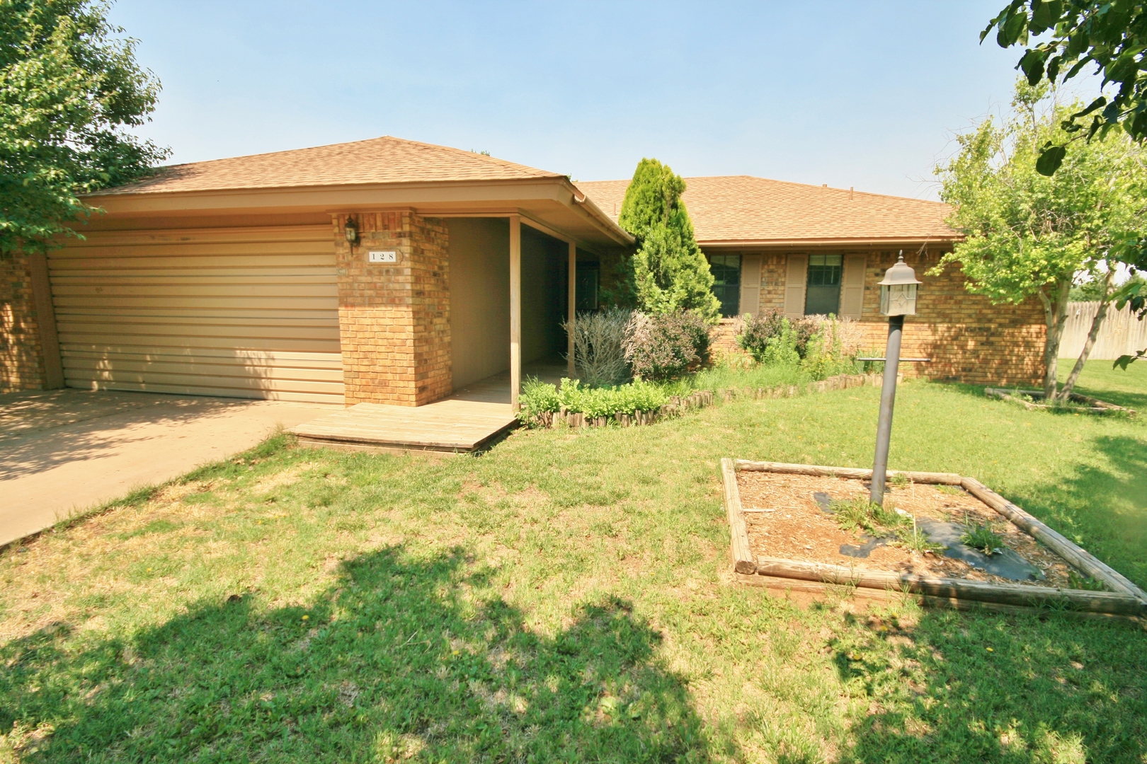 Clovis House: 128 Wilmington Circle