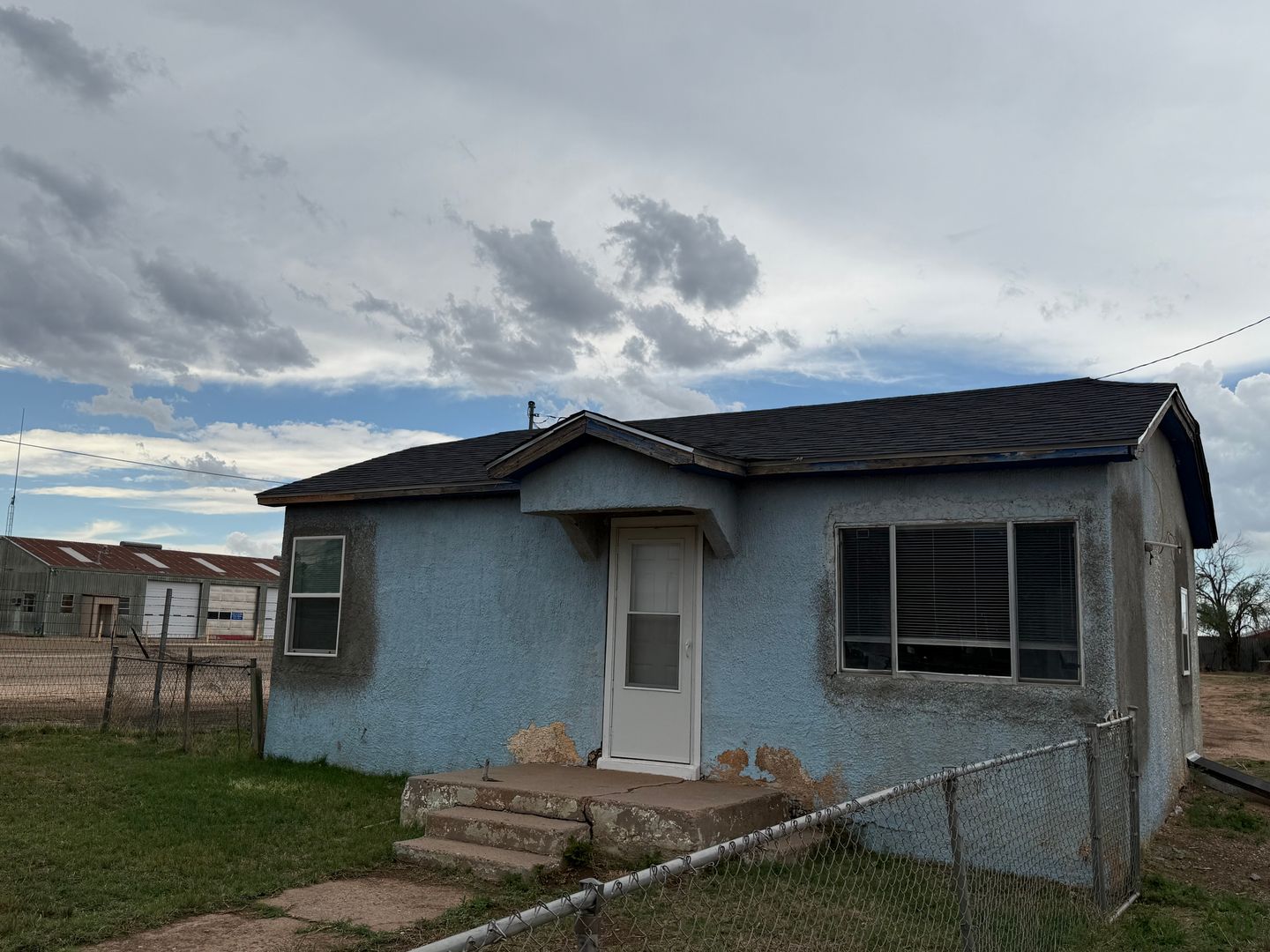 Clovis House: 1702 E Brady