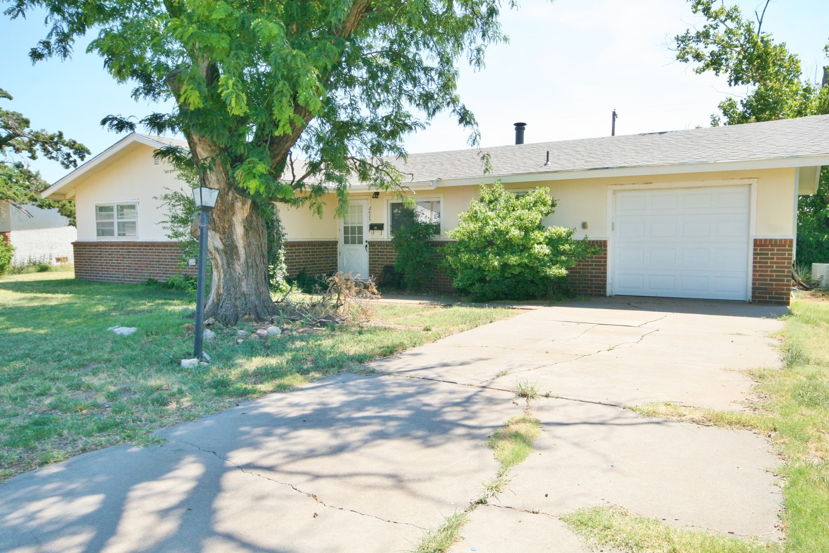 Clovis House: 2625 Sheldon St.