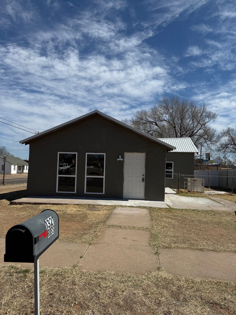 Clovis House: 1321 Ross