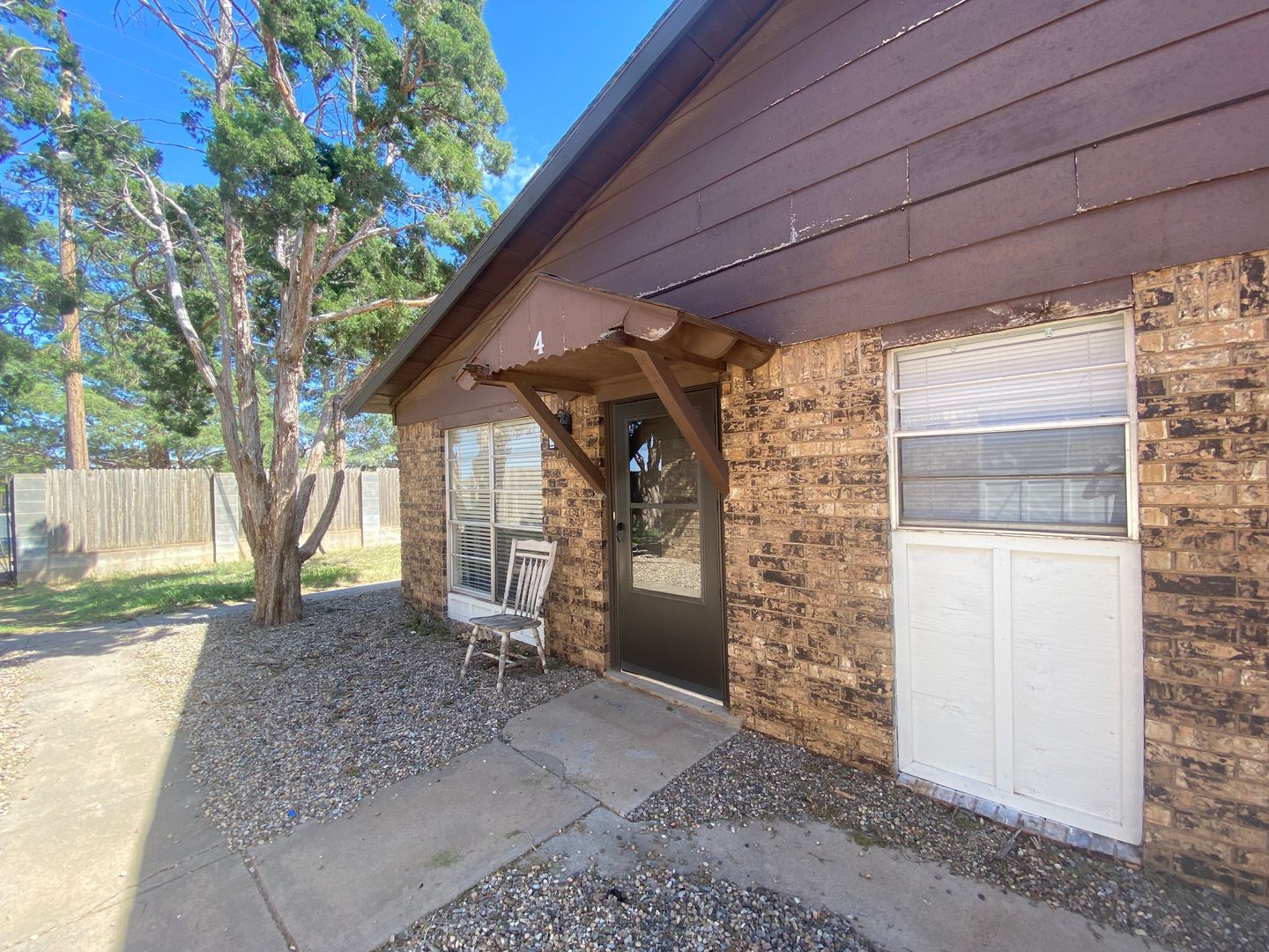 Clovis Apartment: 109 Sasser Dr.