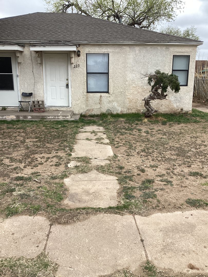 Located in Portales! Spacious 1 Bed Apartment