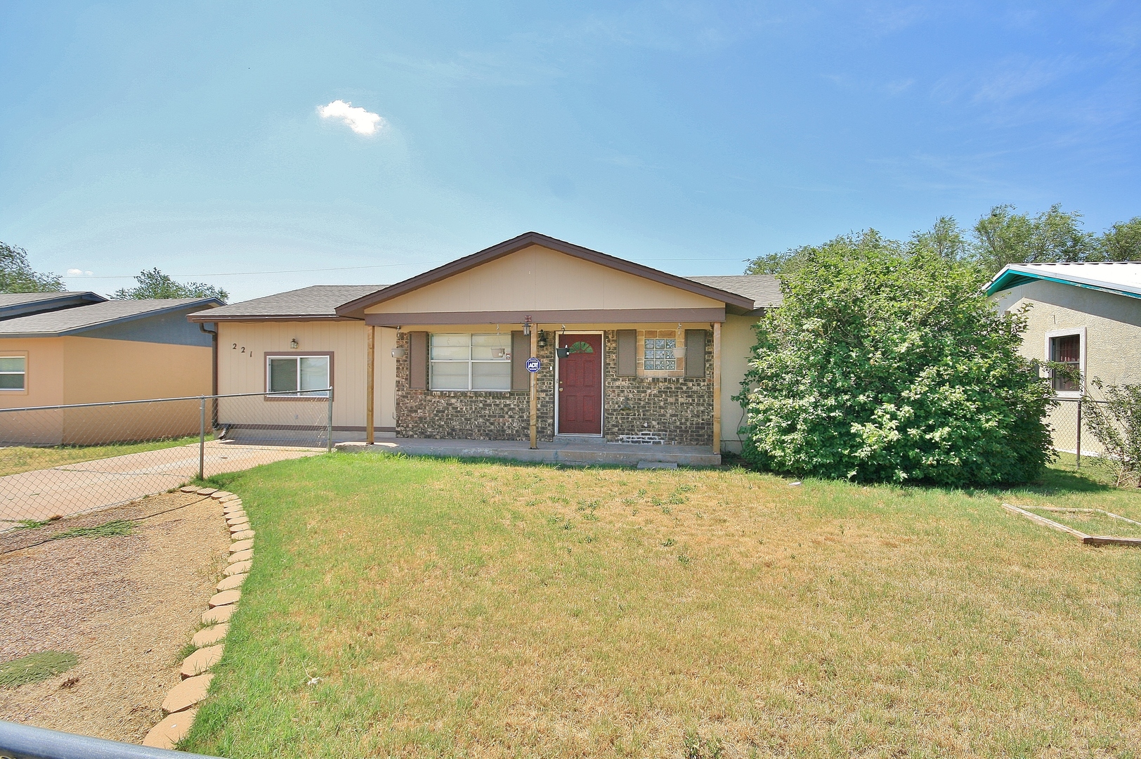 Clovis House: 221 Herb St.