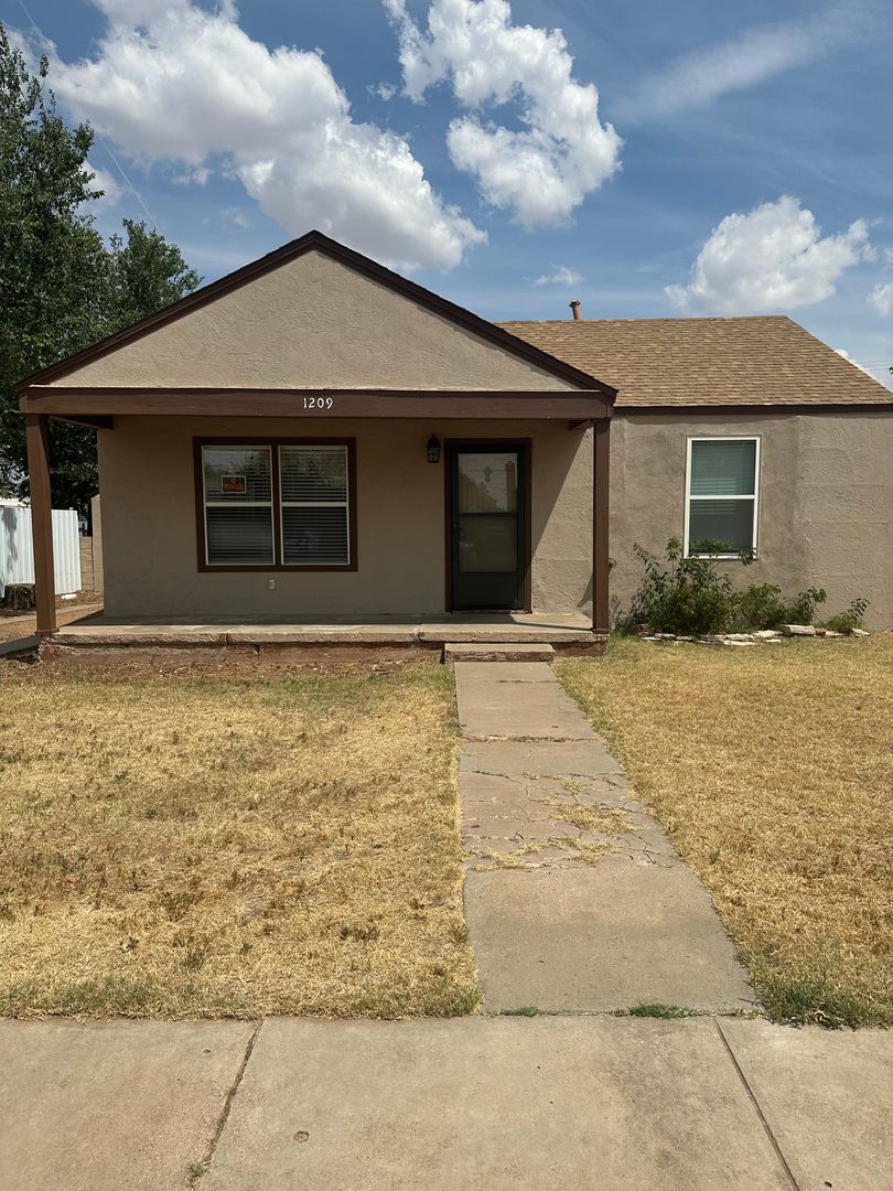 Clovis House: 1209 Ross St.