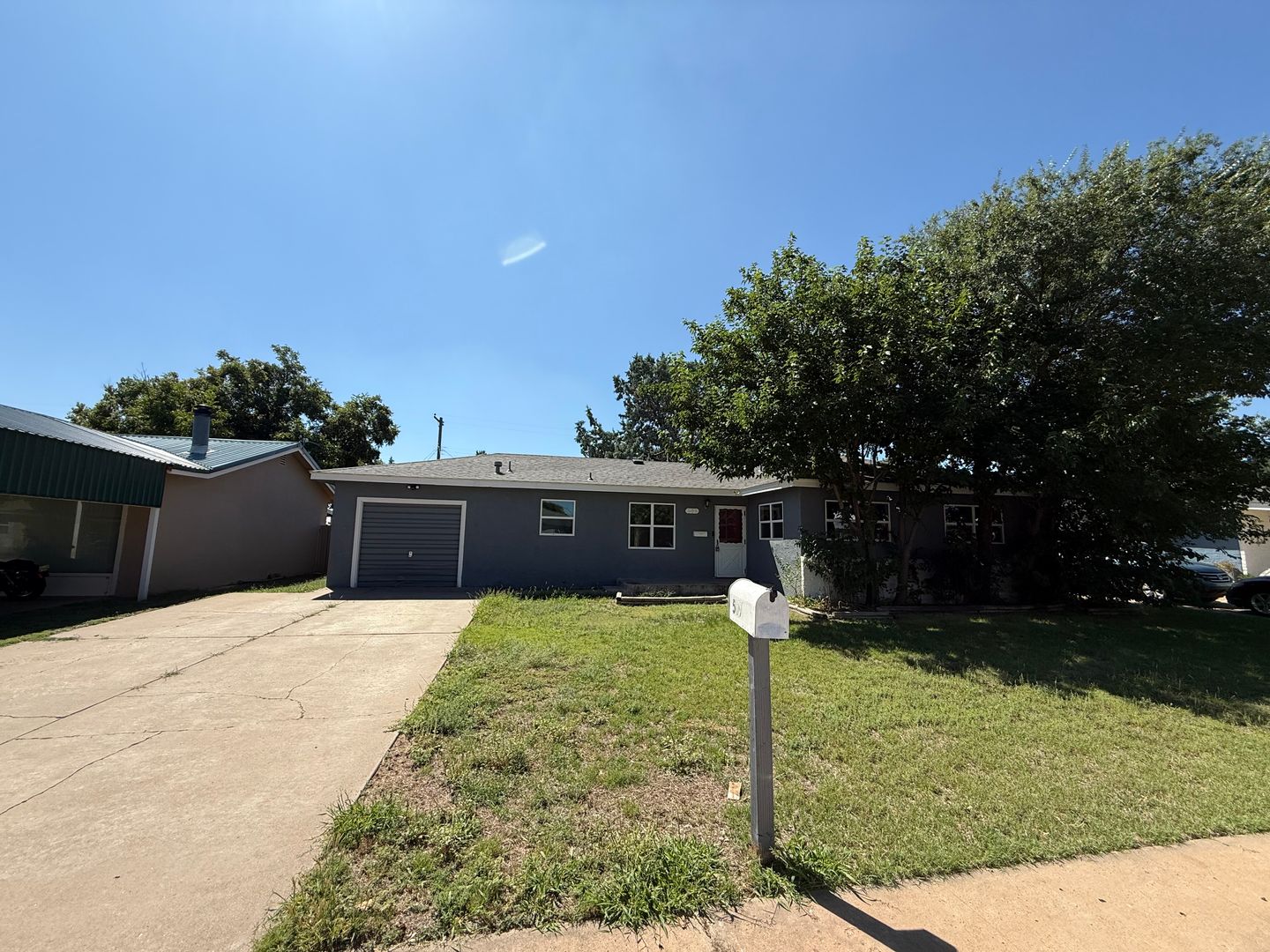 Clovis House: 509 W Plains Ave