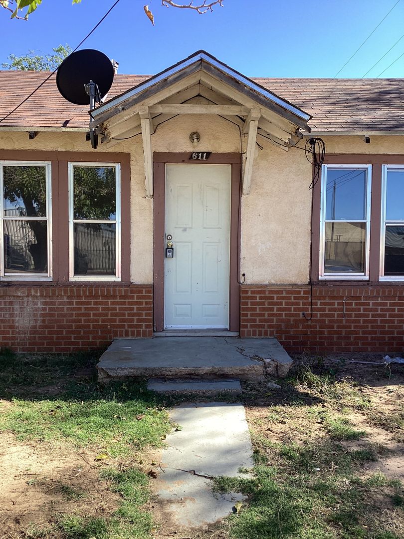 Portales House: 611 W 5th
