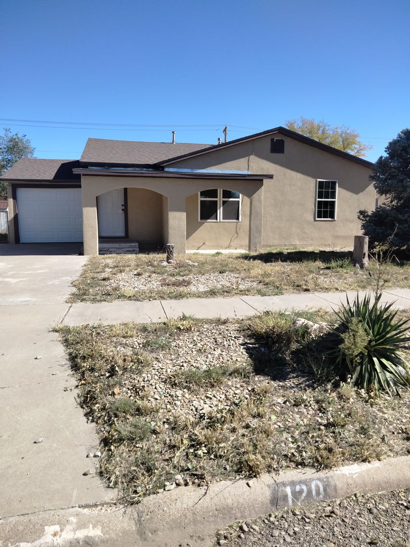Portales House: 120 N Indio Ave
