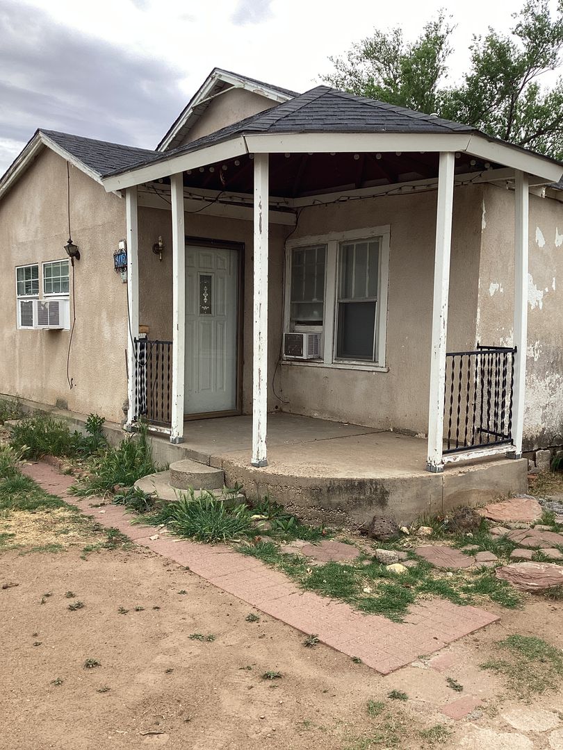 Portales House: 512 S Ave D