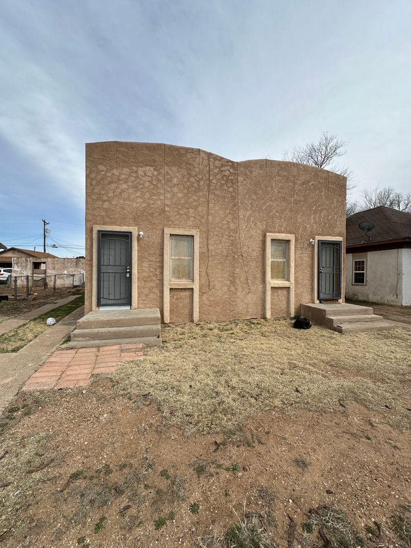 Clovis Apartment: 703-705 Sheldon St