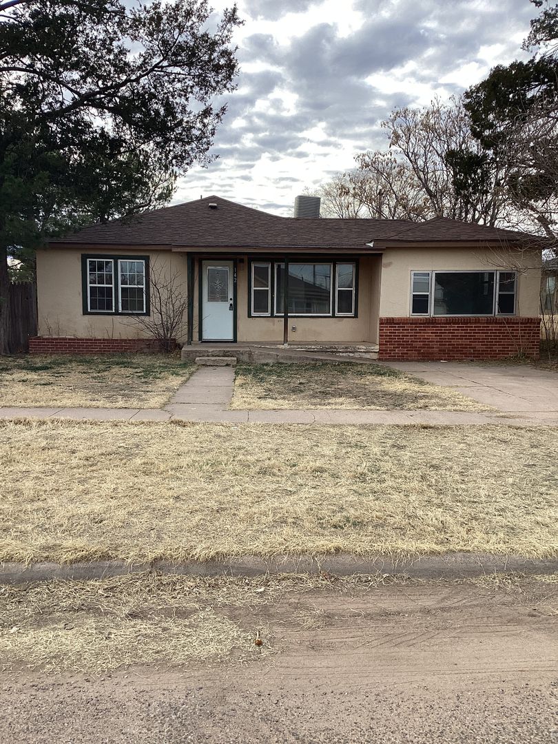 Portales House: 142 S Indio