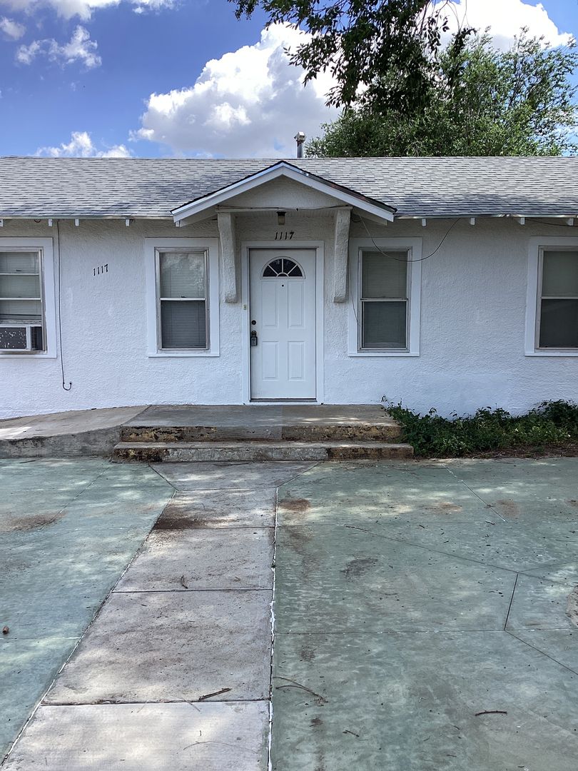 Portales House: 1117 W. University Dr.