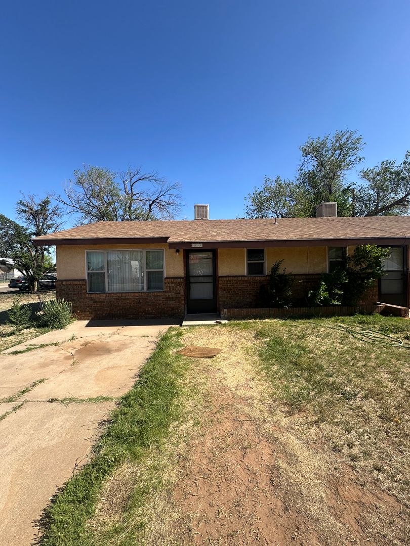 Clovis House: 1300 E. 11th St.