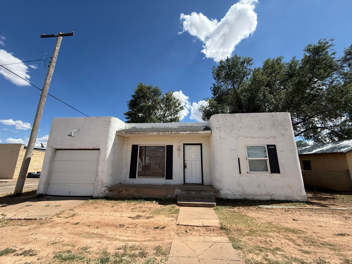 Clovis House: 709 E 14th