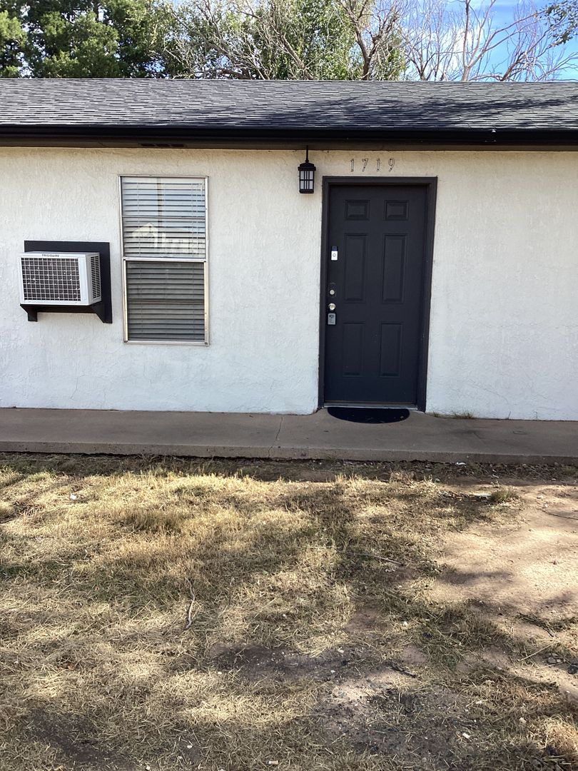 Portales House: 1719 W 17th St