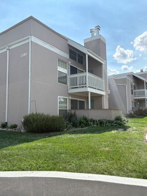 2 Bedroom Lower Level Unit - ALL UTILITIES INCLUDED Off Academy – photo 1