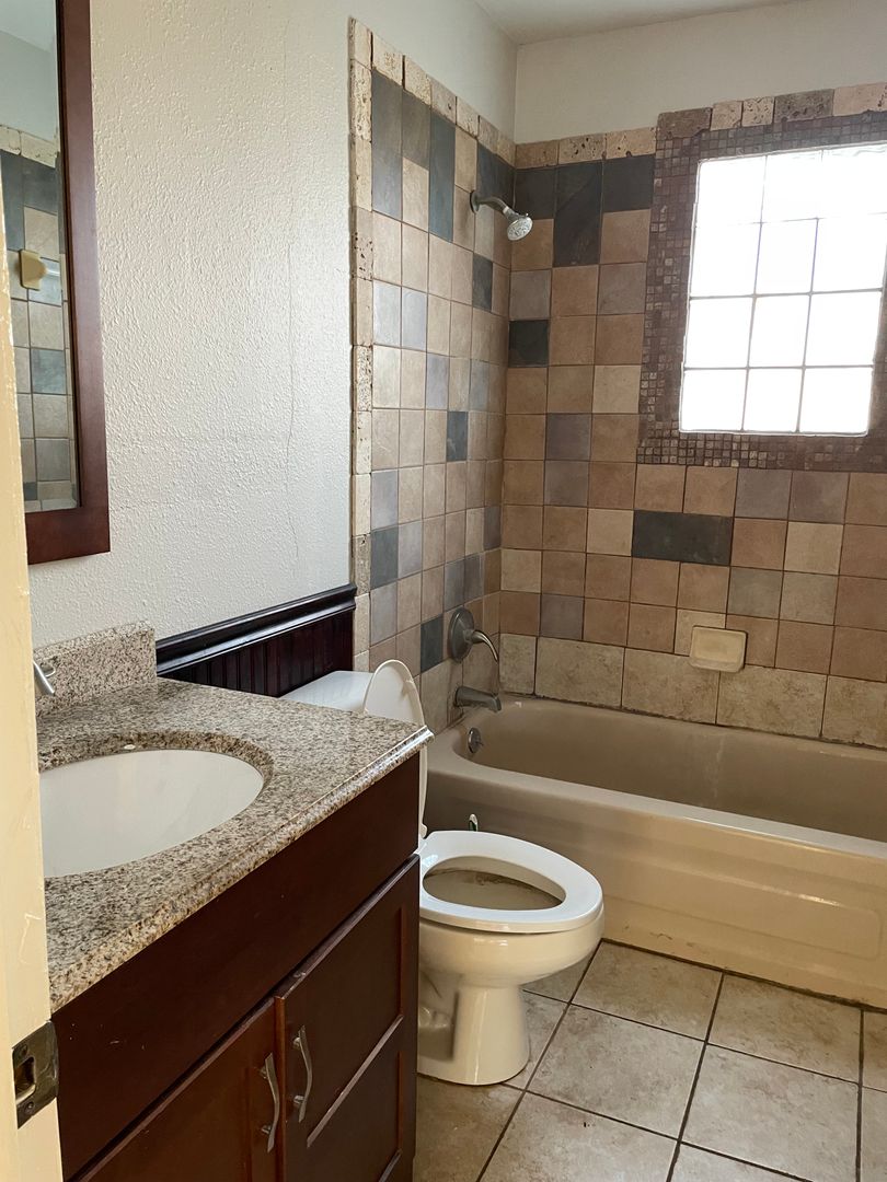 Huntsville House: 1427 Halsey Ave NE