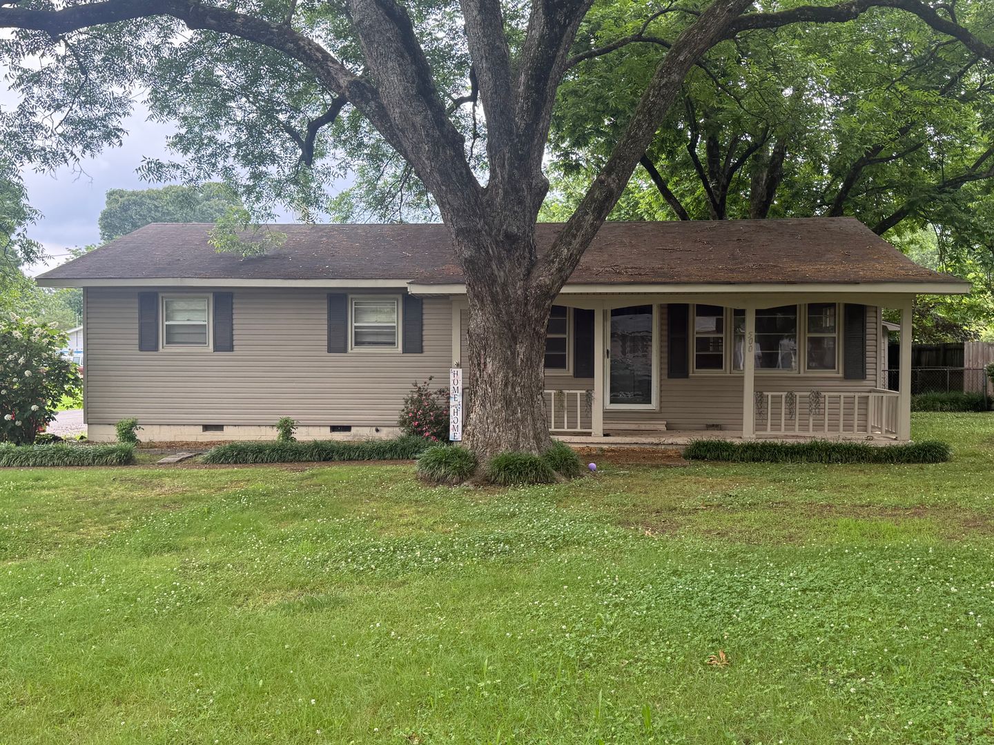 Hartselle House: 500 Crestline Drive SW