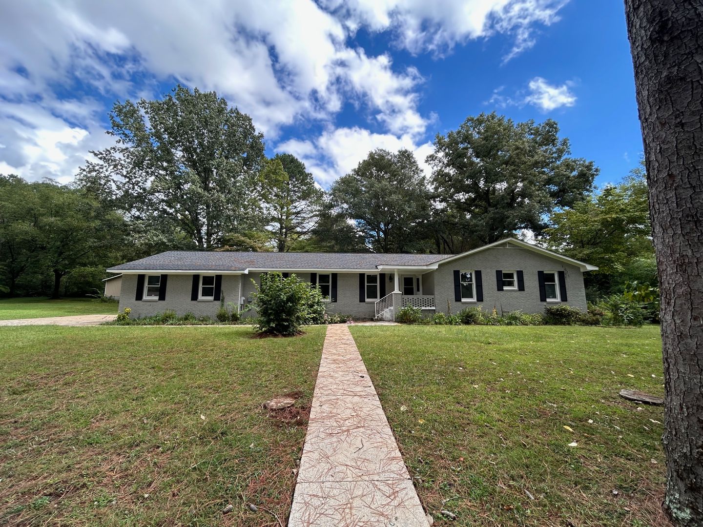 Huntsville House: 153 Jacque Jim Drive NE