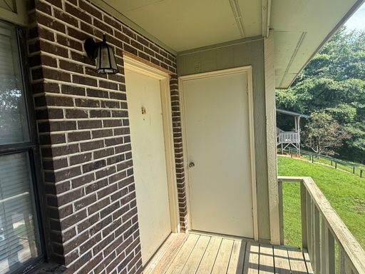 Section 8 approved 2 bed 1 bath Apartment – photo 1